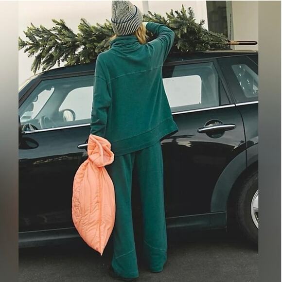 NWT FP Free People Movement Ready to Go Set Size Medium Evergreen - Picture 4 of 13